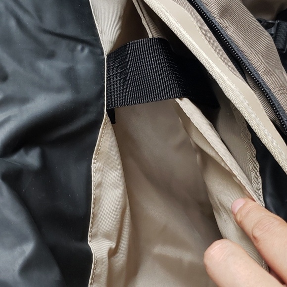 Nike 90s cordura messenger bag tan/cream/black colourway - Picture 13 of 17